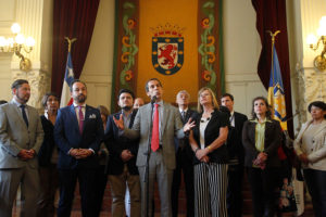 Directores de liceos emblemáticos de Santiago celebran aprobación de Aula Segura