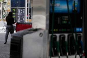 Se proyectan dos semanas con baja en precios de las bencinas