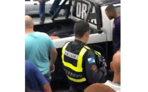 Policía brasilero abate a tiros a delincuente y testigos celebran a gritos: 