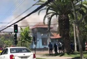 VIDEO | Incendio afectó a las parrilladas La Uruguaya de Ñuñoa