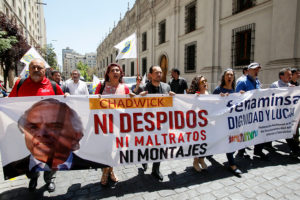 FOTOS | Funcionarios del Ministerio del Interior protestaron contra Andrés Chadwick