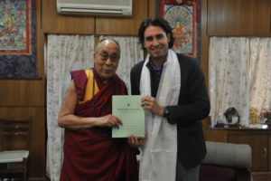 “Currículum de la Felicidad”: el proyecto que une al diputado Vlado Mirosevic con el Dalai Lama