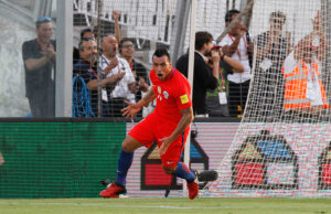 Esteban Paredes será homenajeado por la selección chilena