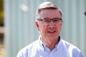 Joaquín Lavín facilitará drones antidelincuencia para La Pintana