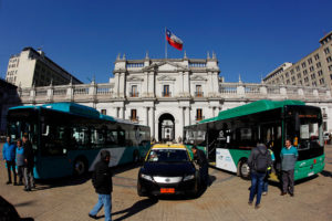 Llegan a Chile los primeros 100 buses eléctricos: otros 100 vienen en camino