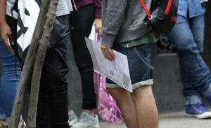 Estudiantes de Quintero se preparan para rendir la PSU en Zapallar por episodios de contaminación