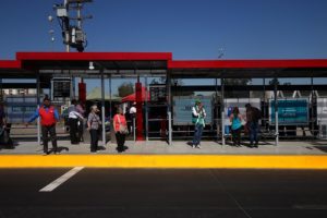 Inauguran el primer “paradero inteligente” del Transantiago en Pudahuel