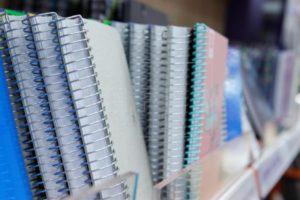 Municipalidad de La Pintana denuncia que colegios de la comuna desperdiciaron millones en útiles y alimentos