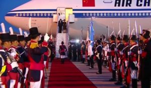VIDEO | Banda militar de Argentina confundió al presidente de China y en TV trataron explicarlo: 