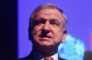 Ministro Larraín reconoce que generar más empleos es 