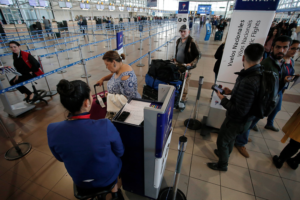Detienen en aeropuerto Pudahuel a cuatro ciudadanos turcos con pasaportes falsificados