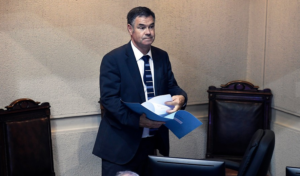 Senador Ossandón responde acusación penal de alcalde de Pirque: 