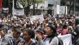 VIDEO | Estudiantes de Colombia salen a las calles a protestar cantando 
