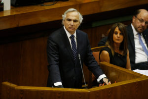 Ministros y partidarios del gobierno hacen tendencia #ChadwickSiResponde en medio de la interpelación