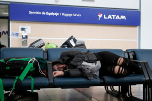 Sindicato de Latam Airlines confirma huelga en el aeropuerto de Santiago