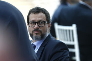 “Supone una forma de burla o menosprecio al dolor”: Hinzpeter se distancia de Chile Vamos y apoya penalizar el negacionismo
