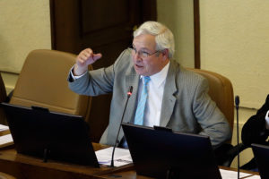 Las insólitas frases de Ignacio Urrutia para explicar su burla a diputada Nuyado por hablar en mapudungún
