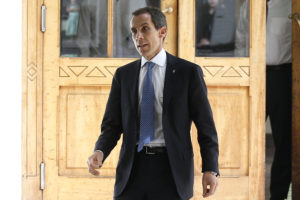 Felipe Alessandri asegura que ha gastado un millón de dólares en reparar daños en liceos