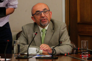 Diputado evangélico Leonidas Romero culpa a inmigrantes por aumento de VIH: 