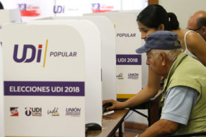 A la antigua: UDI anuncia nuevas elecciones internas con papel y lápiz