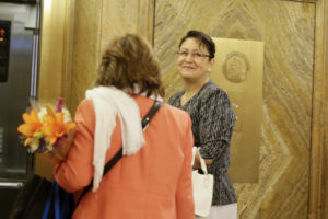 Sin equipo y en nueva oficina: el retorno de Dorothy Pérez a Contraloría