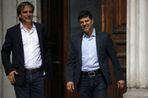 Marcelo Díaz y Luciano Cruz-Coke piden que rostros y directivos de TVN rebajen sus sueldos