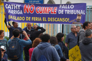 Otro problema para Cathy Barriga: vecinos de Maipú exigen traslado de feria