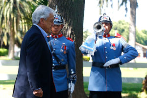 Presidente Piñera lidera consejo de gabinete en regimiento de Quillota