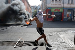 Violenta protesta de trabajadores portuarios en Valparaíso