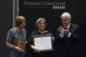 Piñera le cambió el nombre a la nueva Premio Nacional de Literatura en plena ceremonia