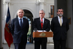 Hermes Soto se va con escándalo: obligó a Piñera a removerlo y se llevó al alto mando