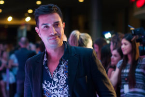 La particular campaña del actor Héctor Morales para sacar del mapa comunicacional a Camila Flores