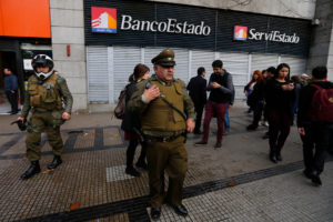 Carabineros sorprende in fraganti a tres asaltantes de banco en Independencia