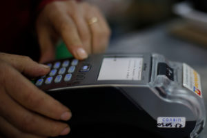 Cerca del 50% de usuarios chilenos entrega datos personales a cambio de descuentos y cupones en línea