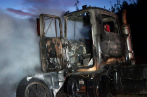 Cuatro camiones incendiados en predio forestal de Collipulli