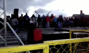 VIDEO | Escenario se desploma y deja varios heridos en fiesta de municipalidad de Punta Arenas