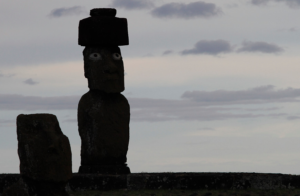 Alcalde de Isla de Pascua y moai en Londres: 