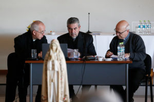 Diputado Carter (UDI) critica a la Iglesia por dedicar mensaje navideño a 