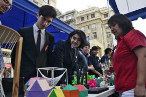 Liceos de Santiago muestran sus novedades en Feria de Matrículas
