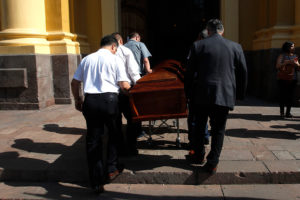 Este miércoles se realiza el velorio del exministro Alex Figueroa