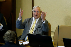 Diputado Urrutia lanzó burlesca frase mientras Nuyado comenzaba su interpelación en mapudungun