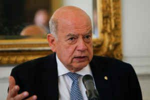Insulza sale a defender a Hermes Soto: 