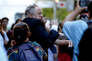 Presidente del Tribunal Constitucional es agredido por manifestantes