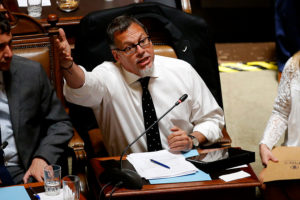 Senadores PPD exigen al gobierno firmar el Pacto de Migración