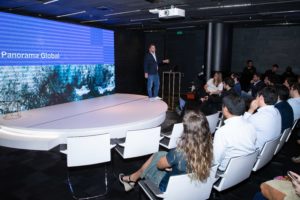 Expertos analizan cómo subirse a la era de los datos y la digitalización