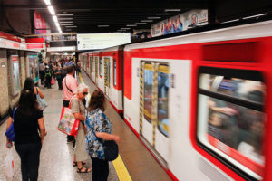 Imbatible: velocidad del Metro de Santiago supera los 34 kms/hr y dobla al Transantiago