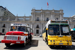 Exhiben micros históricas para celebrar el inicio de la electromovilidad