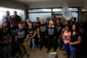 Ministerio de Educación: bloquean despacho de ministra por 210 nuevos despidos