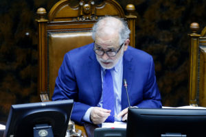 Montes dice que el Congreso no es un buzón y cita a Chadwick a explicar decreto