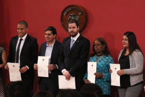 Entregan 70 cartas de nacionalización: Leandro Benegas entre nuevos chilenos